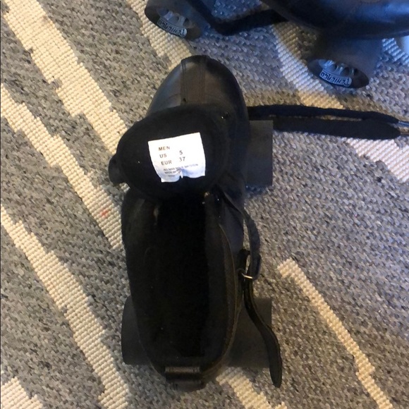 Chicago Size US Men’s 5 skates with pads - Picture 6 of 6